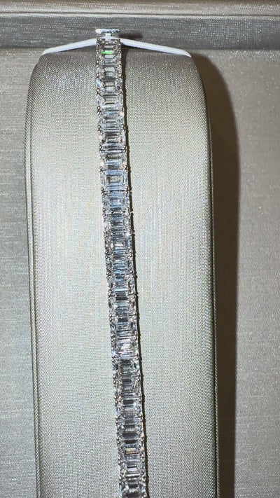 Naz Emerald Cut Tennis Bracelet in motion — emerald-cut diamonds, seamless setting — ELUL by Elizabeth